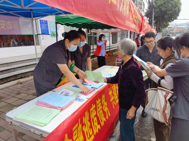 【“为群众办开云体育 开云官网实事示范法院”创建活动】钦北区法院联合多部门开展保护知识产权法治宣传活动(图3)
