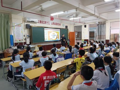 开云 开云体育平台电梯安全、知识产权普法宣讲！美兰分局“老师们”上课啦(图3)