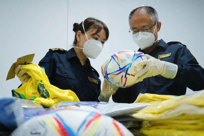 盘点2022 拱北海关全年共查扣侵权嫌疑商品超百万件开云 开云体育平台(图3)