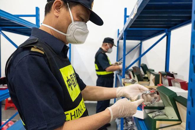 盘点2022 拱北海关全年共查扣侵权嫌疑商品超百万件开云 开云体育平台(图2)
