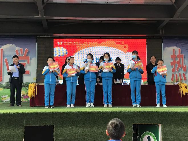 新学期送法第一课！尚义县检察院参开云体育 开云官网加知识产权手抄报颁奖典礼(图2)